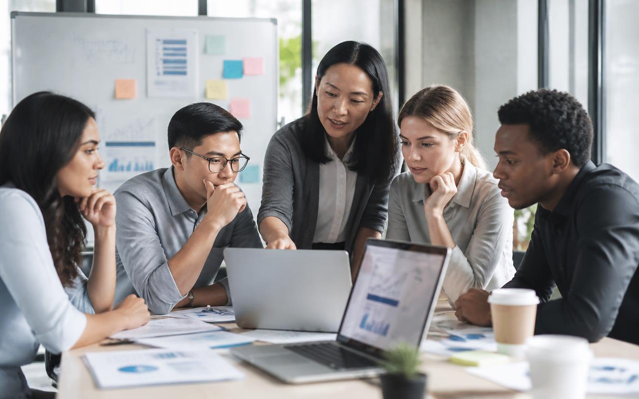 A student intern reviewing figures with an accounting supervisor